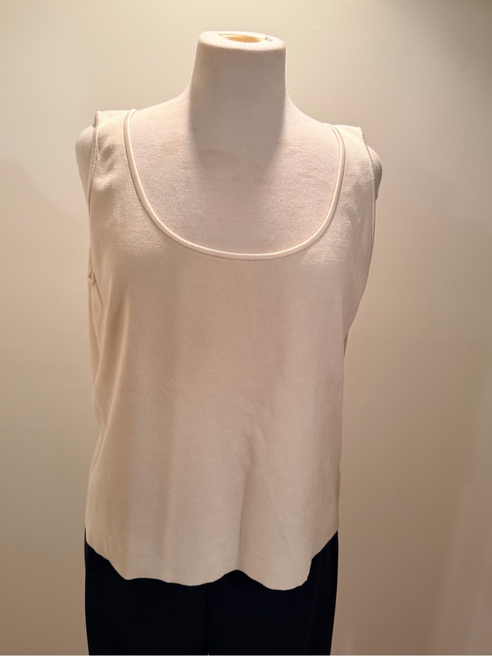 Dana Buchman Cream Scoop Neck Sleeveless Tank